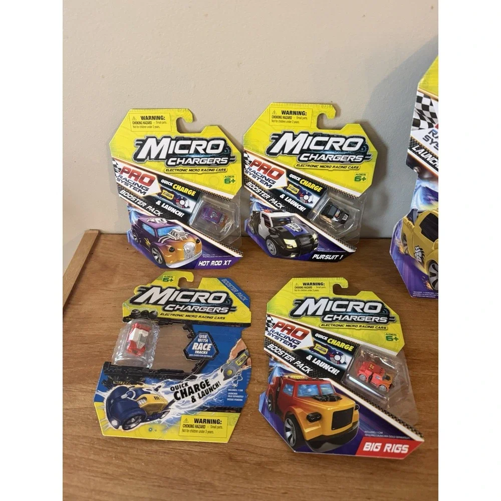 MICRO CHARGERS PRO RACING SYSTEM LAUNCHER PACK with 8 Micro Racing Cars